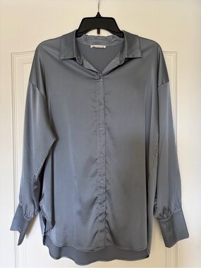Timing Satin Button-Down Shirt in Gray
